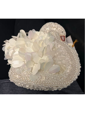 Women's Unbranded White Beaded Swan Clutch One Size